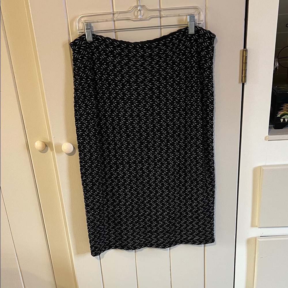 Vince Camuto Black & Off white Patterned Pencil Skirt